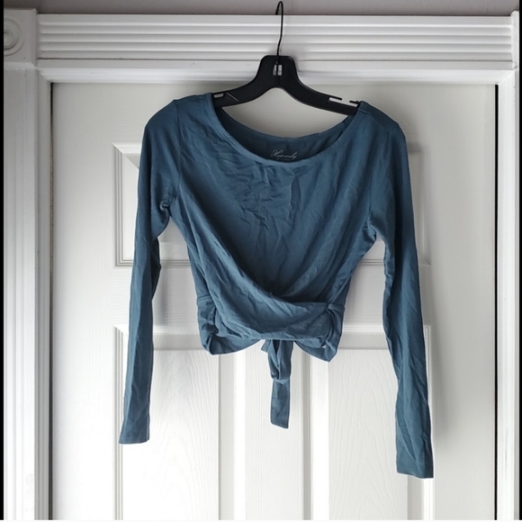 Wrap Cropped Longsleeve - Picture 3 of 9